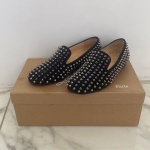 soled / all spikes are there!